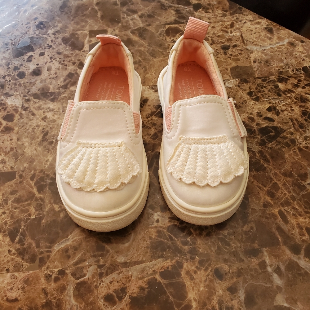 Toms - Toddler Girl Seashell Shoes in White and Pink, Size 5 Toddler